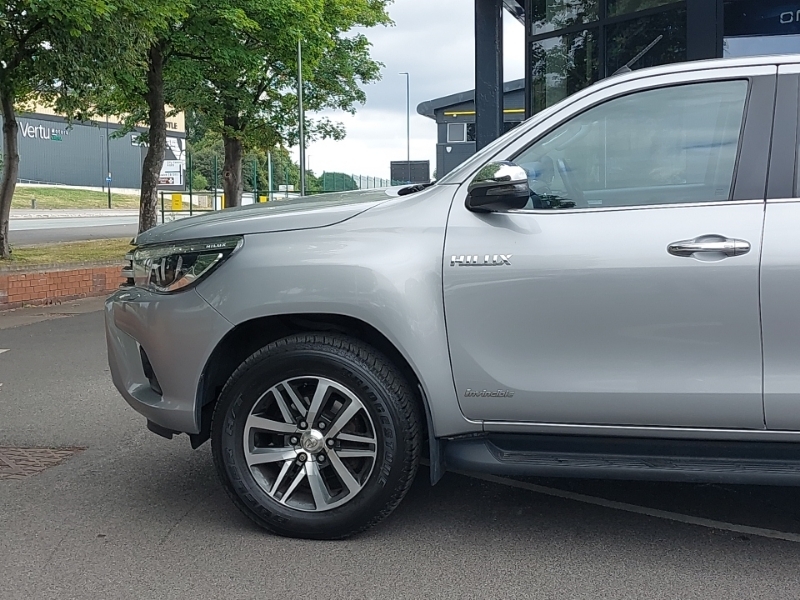 Toyota HILUX D-4d Active Extra Cab White #19
