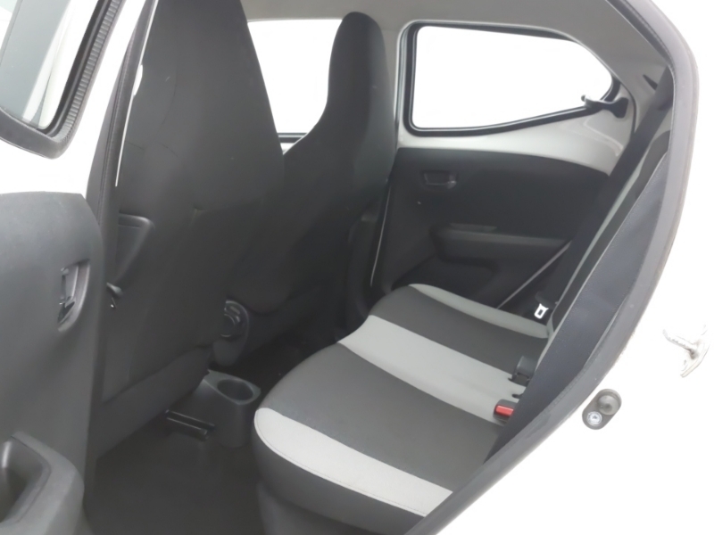 Toyota Aygo 1.0 Vvt-i X-play White #6