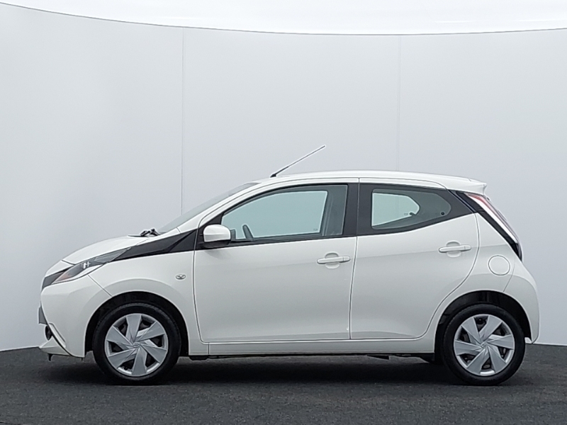 Toyota Aygo 1.0 Vvt-i X-play White #4