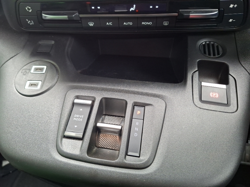 Vauxhall Combo-e Life 52Kwh Ultimate 7.4Kw Charger #16