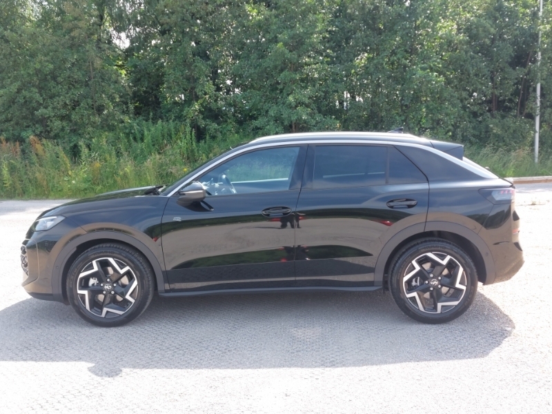 Volkswagen T-Roc 1.5 Etsi 150 R-line Dsg Black #4