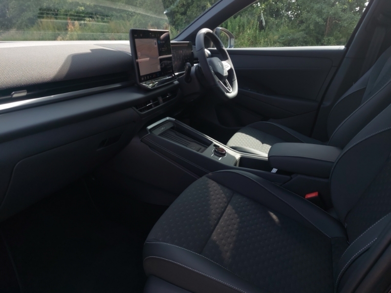 Volkswagen T-Roc 1.5 Etsi 150 R-line Dsg Black #5