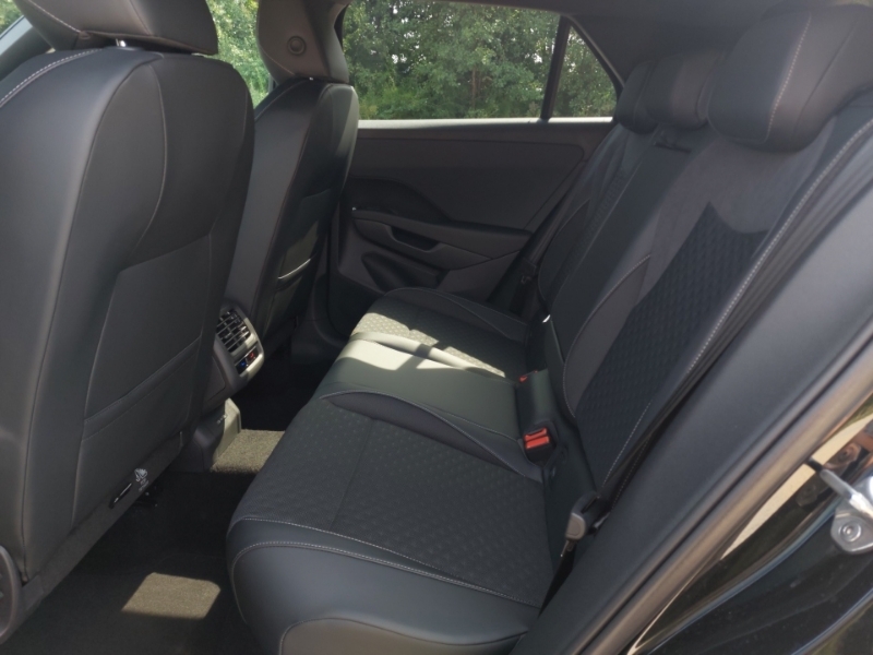 Volkswagen T-Roc 1.5 Etsi 150 R-line Dsg Black #6