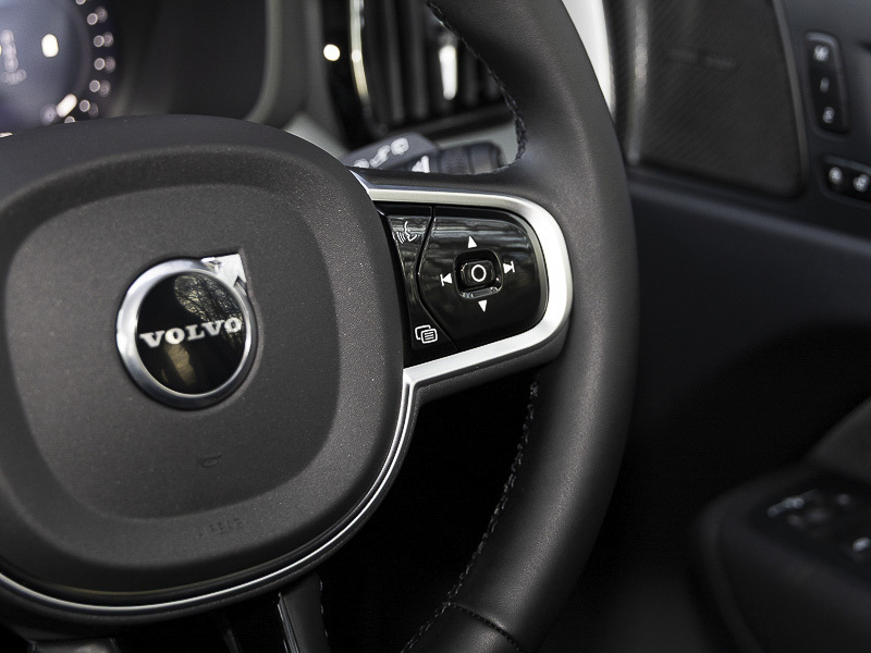 Volvo XC60 Ultra Black #14