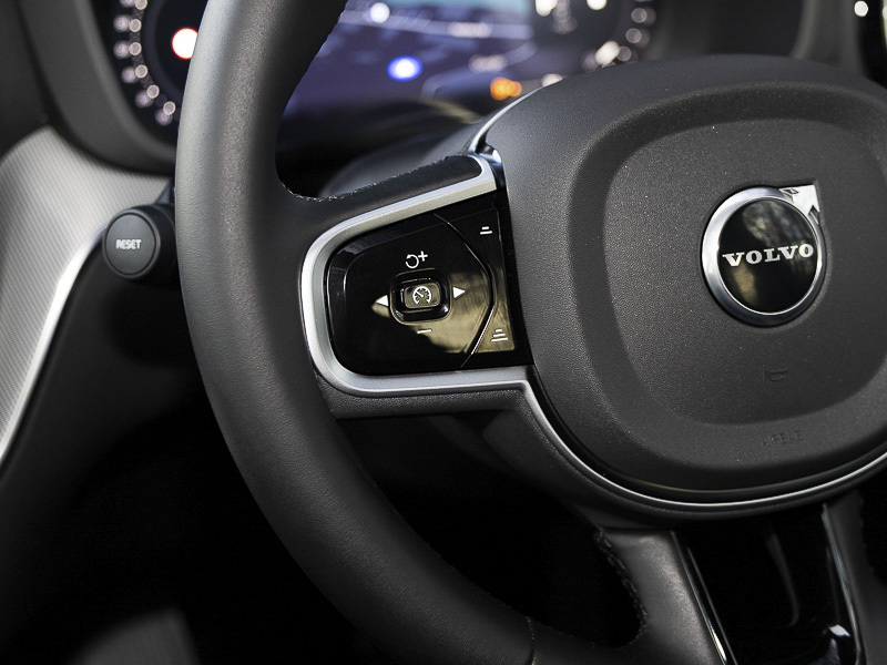 Volvo XC60 Ultra Black #13