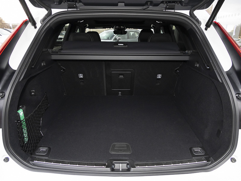 Volvo XC60 Ultra Black #18