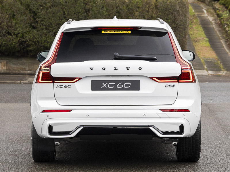 Volvo XC60 Ultra Black #15