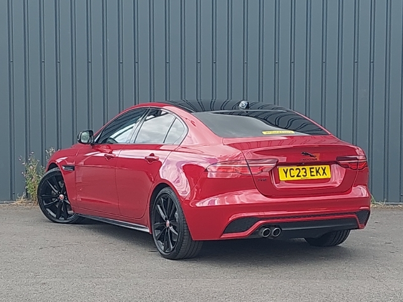 Jaguar XE 2.0 D200 R-dynamic Black Red #2