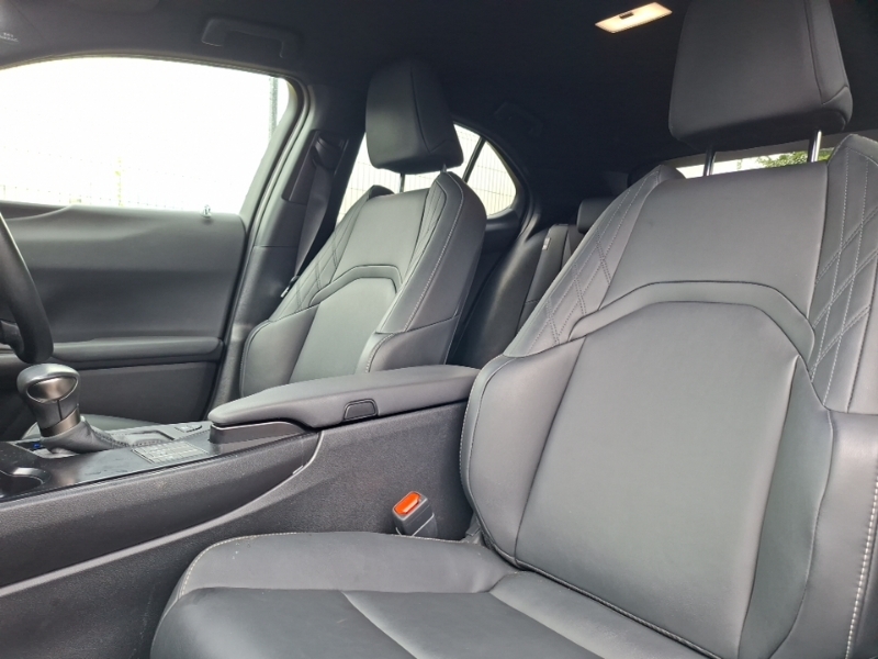 Lexus UX 250H 2.0 F-sport Design Cvt White #5