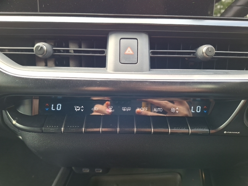Lexus UX 300E 150Kw 54.3 Kwh E-cvt White #15
