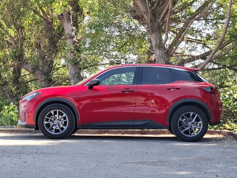 Lexus LBX 1.5 Premium E-cvt Red #4