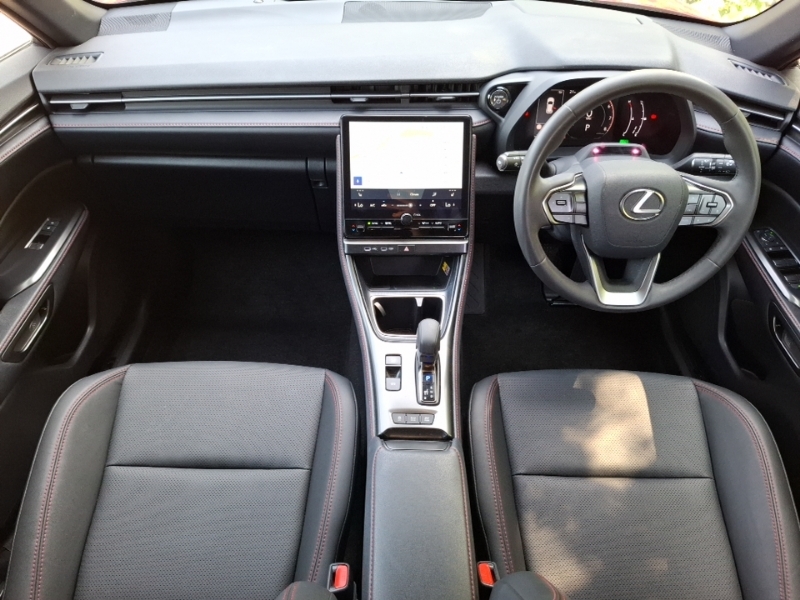 Lexus LBX 1.5 Premium E-cvt Red #3