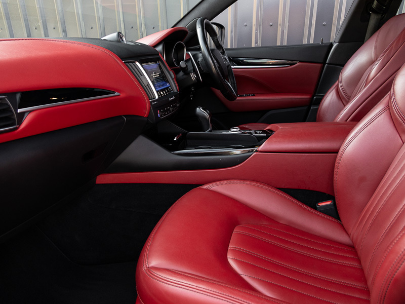 Maserati Levante V6 S Black #5