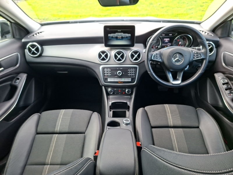 Mercedes-Benz GLA Class Gla 180 Urban Edition White #3