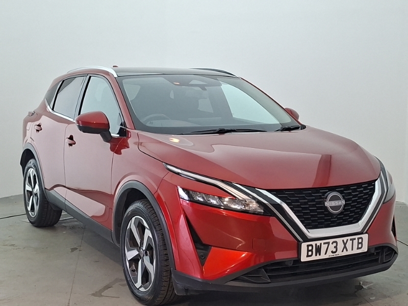 Nissan Qashqai 1.3 Dig-t Mh N-connecta Glass Roof Red