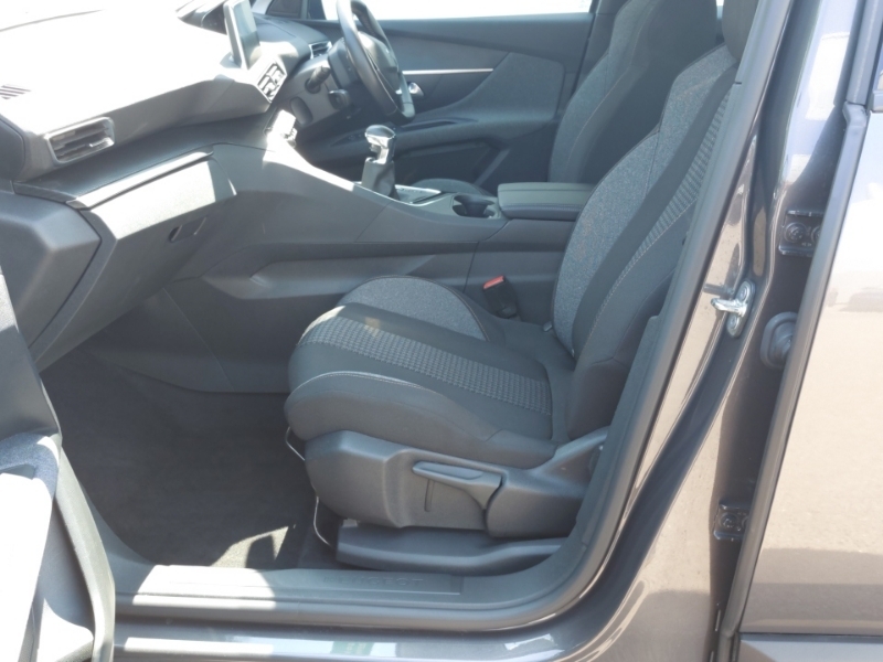 Peugeot 3008 1.5 Bluehdi Active Premium Grey #5