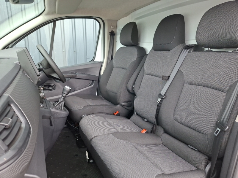 Renault Trafic Ll30 Blue Dci 130 Advance Safety Van White #5