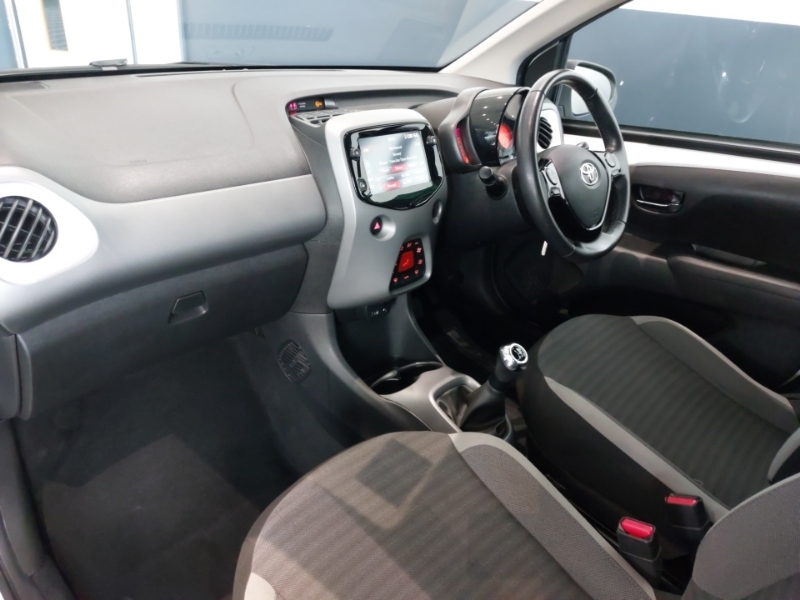 Toyota Aygo 1.0 Vvt-i X-trend White #5