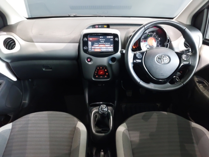 Toyota Aygo 1.0 Vvt-i X-trend White #3