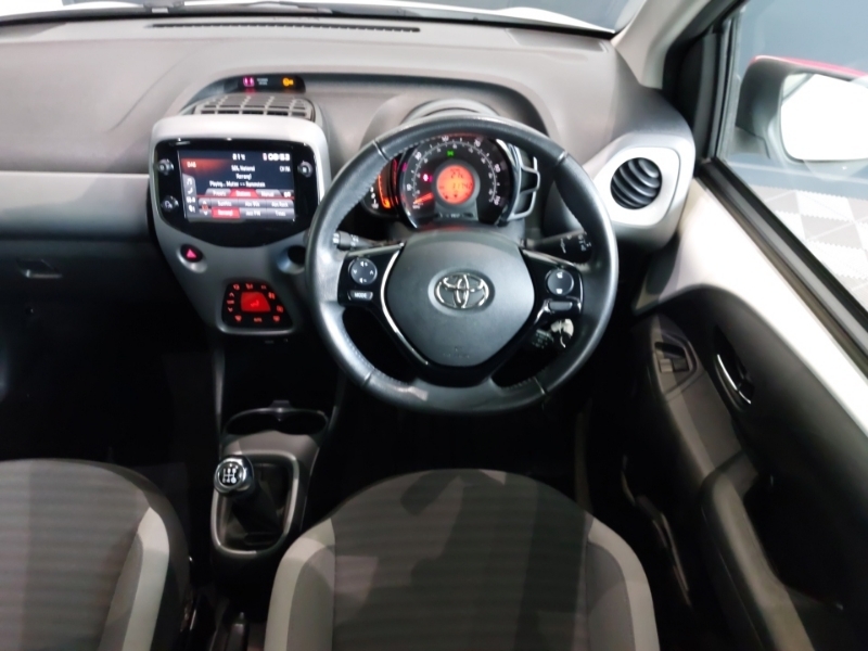 Toyota Aygo Hatchback White #8