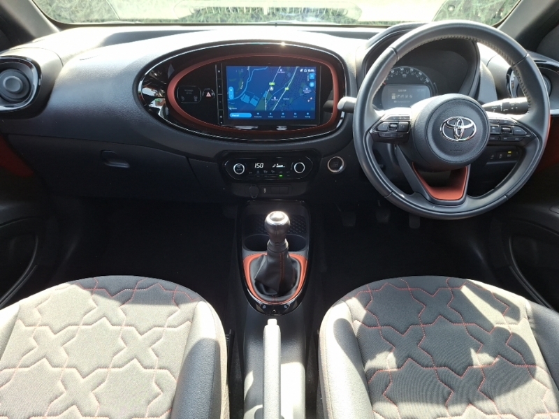 Toyota Aygo X 1.0 Vvt-i Exclusive Red #3