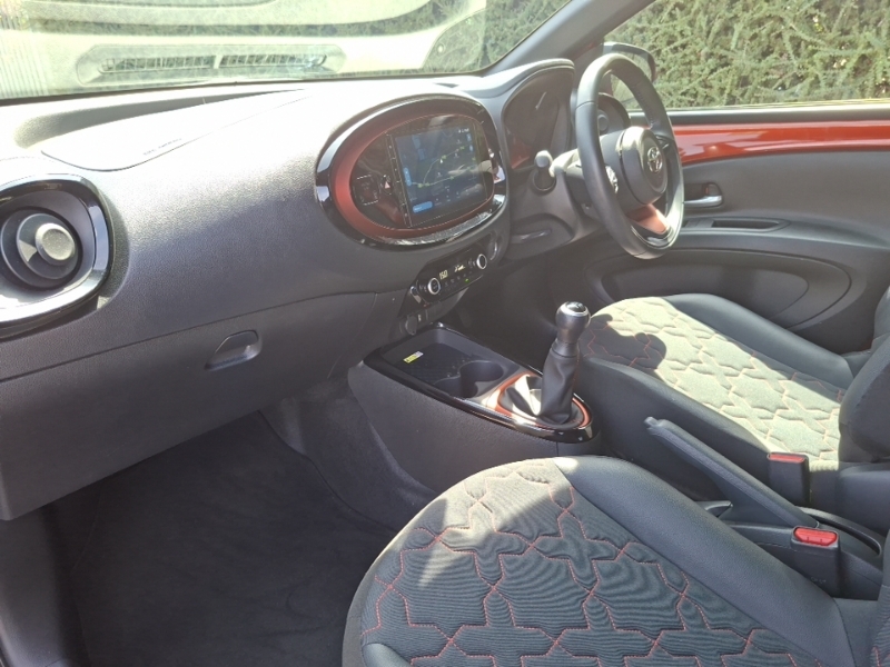 Toyota Aygo X 1.0 Vvt-i Exclusive Red #5