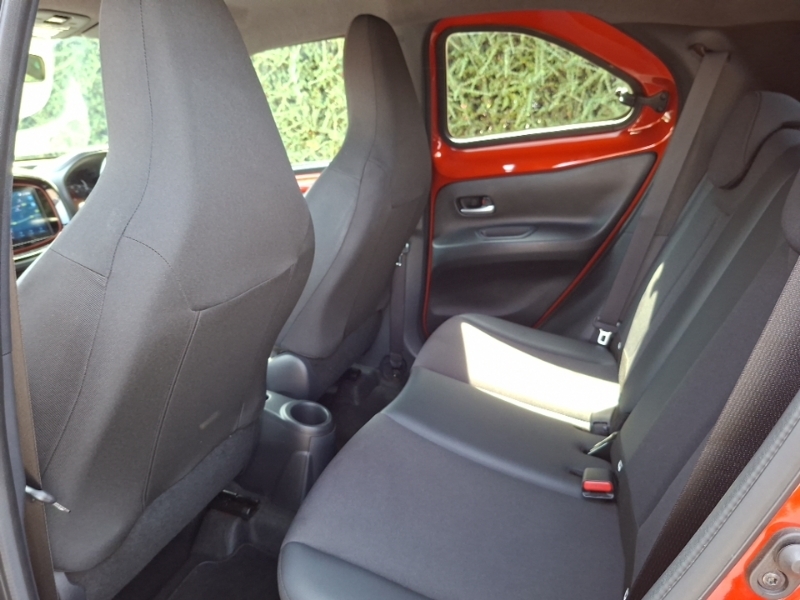 Toyota Aygo X 1.0 Vvt-i Exclusive Red #6