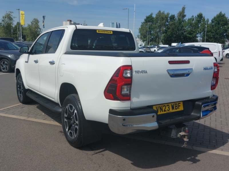 Toyota HILUX Invincible Dcab Pick Up 2.8 D-4d White #2