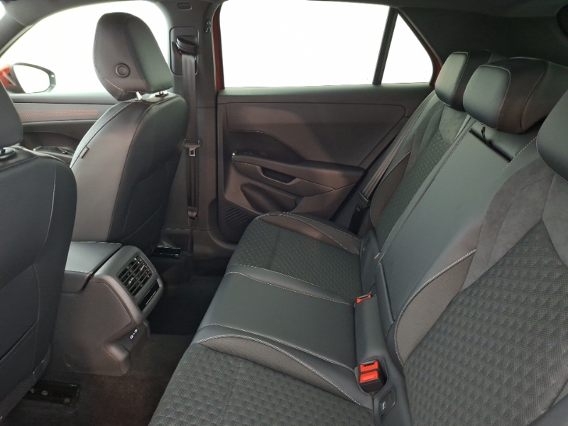 Volkswagen T-Roc 1.5 Etsi 150 R-line Dsg Red #6