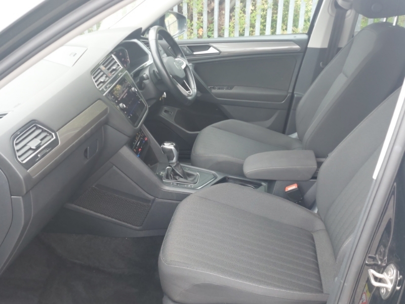 Volkswagen Tiguan Allspace 1.5 Tsi Life Dsg Black #5