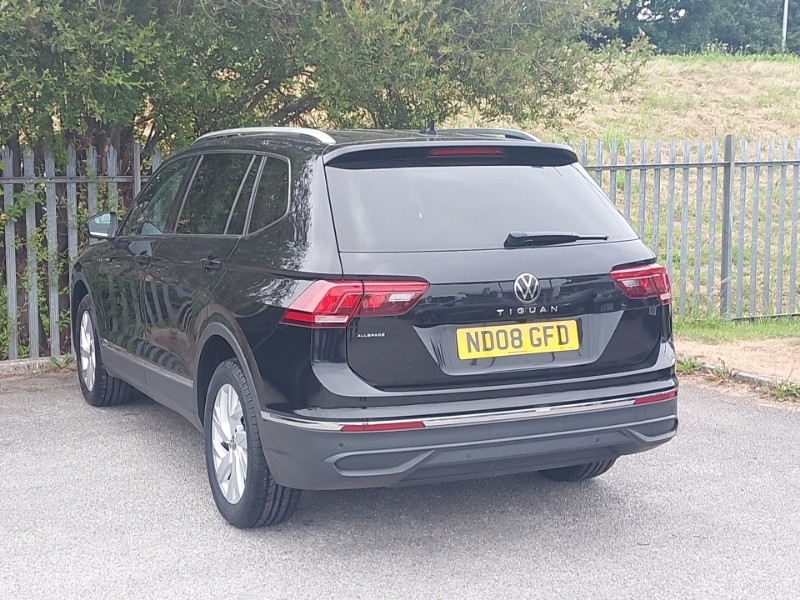 Volkswagen Tiguan Allspace 1.5 Tsi Life Dsg Black #2