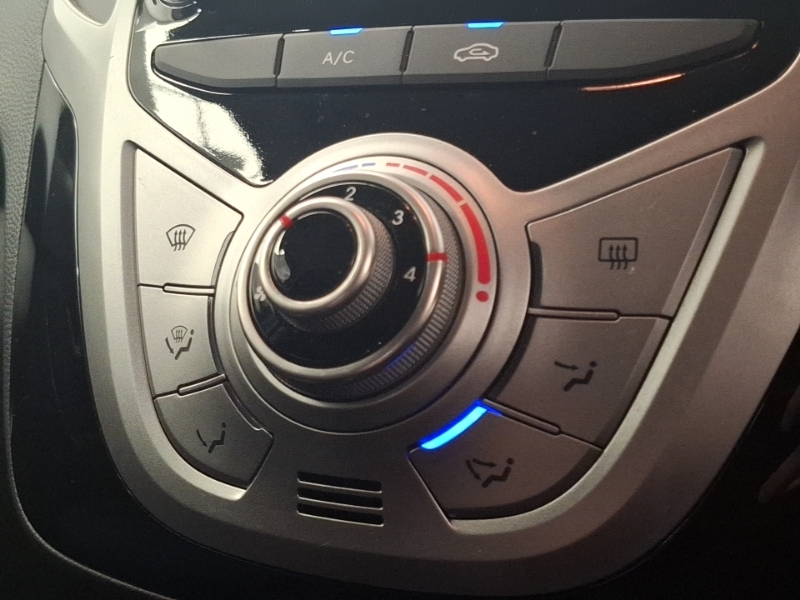 Hyundai Ix20 1.4L Premium White #16