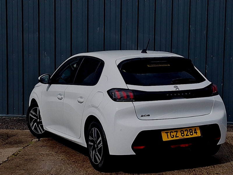 Peugeot 208 1.2 Puretech 100 Allure Premium White #2