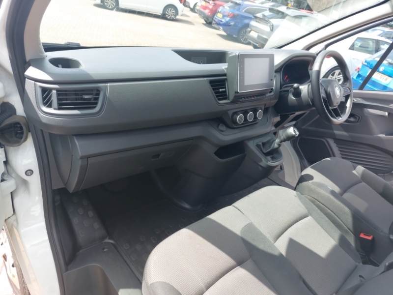 Renault Trafic Sl30 Blue Dci 130 Advance Safety Van White #3