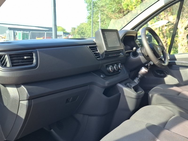 Renault Trafic Sl30 Blue Dci 130 Advance Van White #5