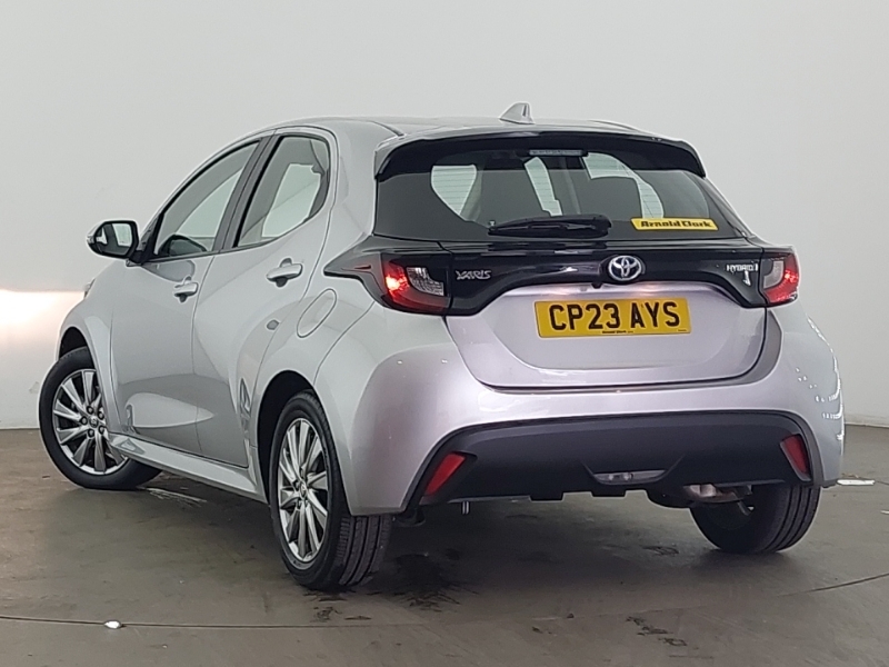Toyota Yaris 1.5 Hybrid Icon Cvt Silver #2
