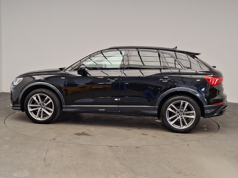 Audi Q3 35 Tfsi Black Edition KV22XTM Black #4