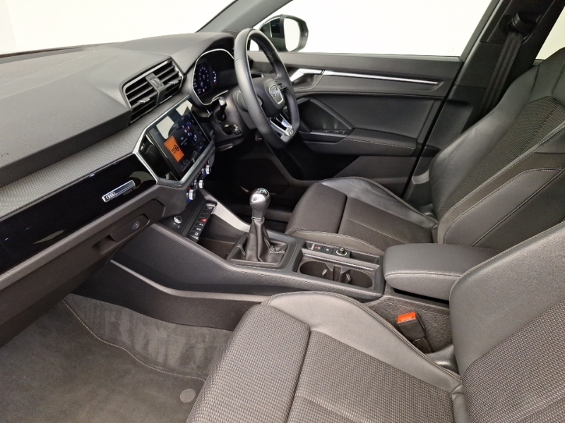 Audi Q3 35 Tfsi Black Edition KV22XTM Black #5