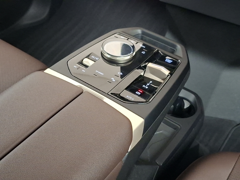 BMW iX Xdrive 50 M Sport Red #10
