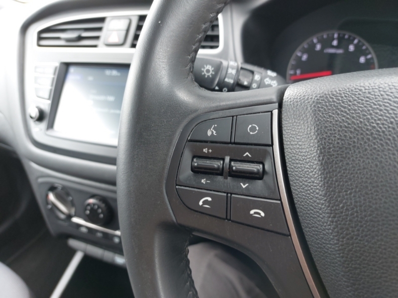 Hyundai I20 Mpi Premium Nav Red #13