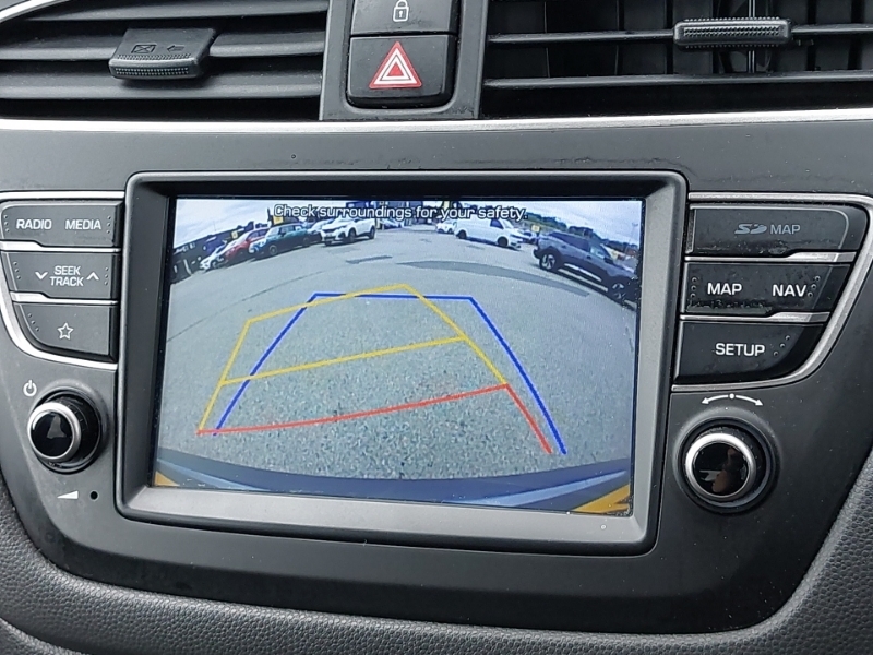 Hyundai I20 Mpi Premium Nav Red #9