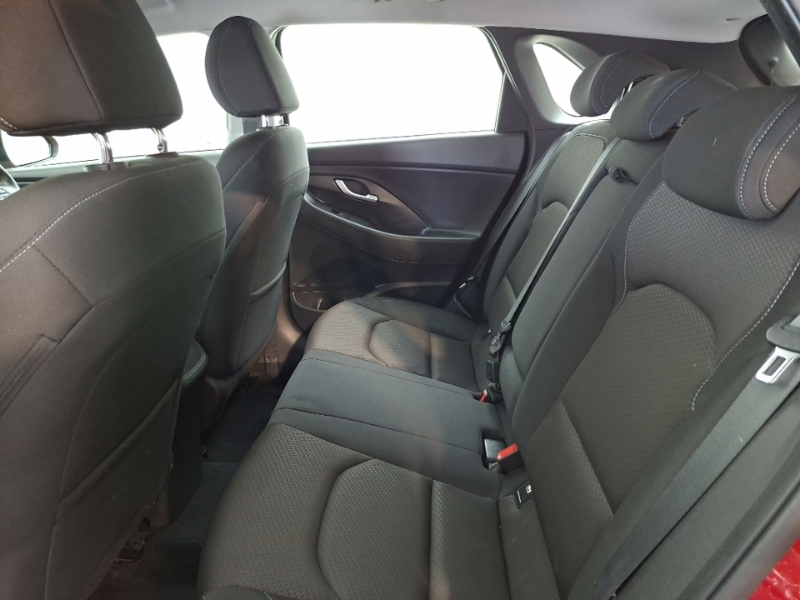 Hyundai I30 1.6 Crdi Se Nav Red #6
