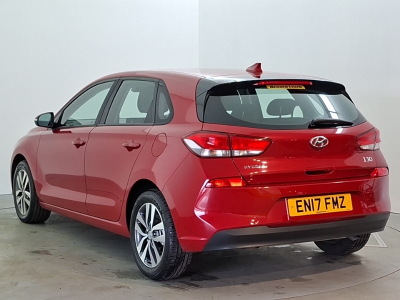 Hyundai I30 1.6 Crdi Se Nav Red #2
