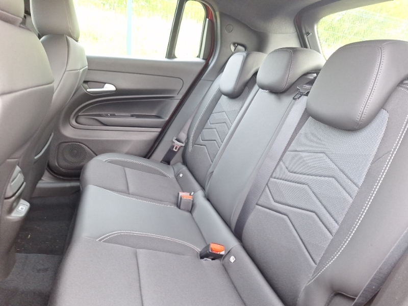 Jeep Avenger 1.2 E-hybrid Altitude Dct Red #6