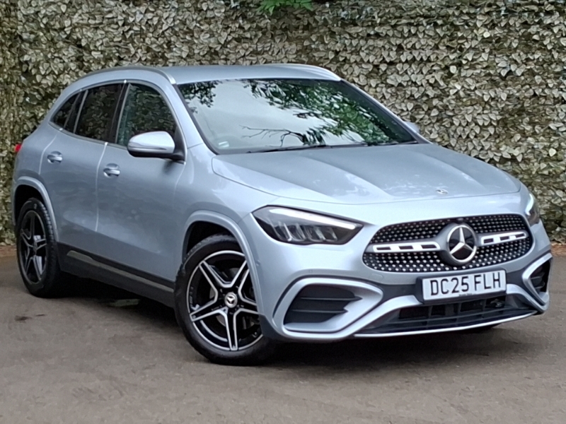 Mercedes-Benz GLA Class Gla 200 Amg Line Executive Silver
