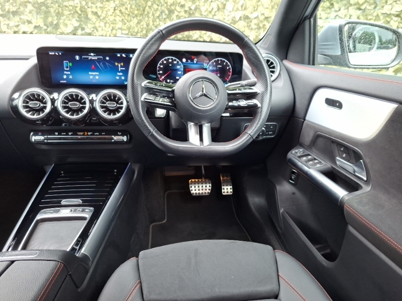 Mercedes-Benz GLA Class Gla 220D 4Matic Amg Line Premium Plus Red #8