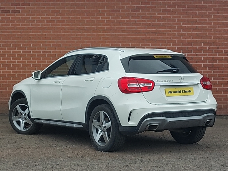 Mercedes-Benz GLA Class Gla 200D Amg Line White #2