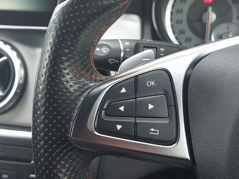 Mercedes-Benz GLA Class Gla 200 Cdi Amg Line White #12