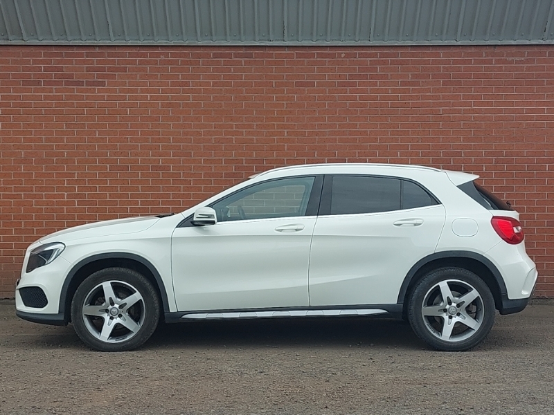 Mercedes-Benz GLA Class Gla 200D Amg Line White #4