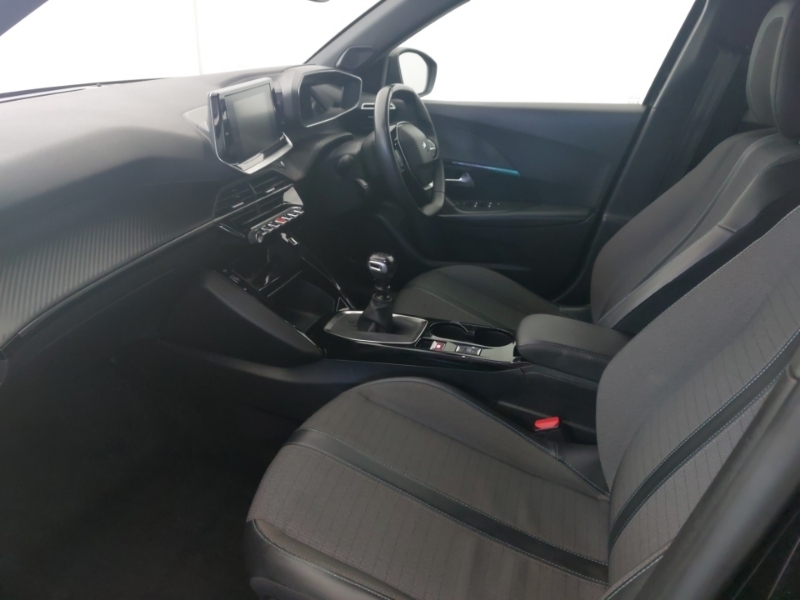 Peugeot 2008 1.2 Puretech Allure Premium Black #5